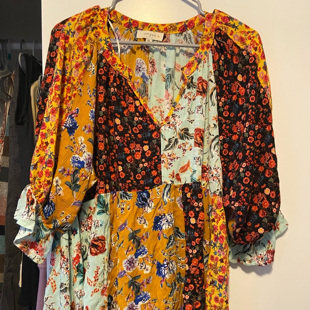 Chic soul/ umgee multicolor blouse!